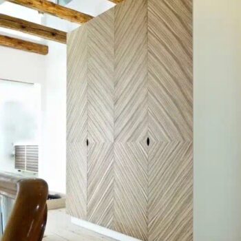 Garderobeskab lavet på mål og med låger